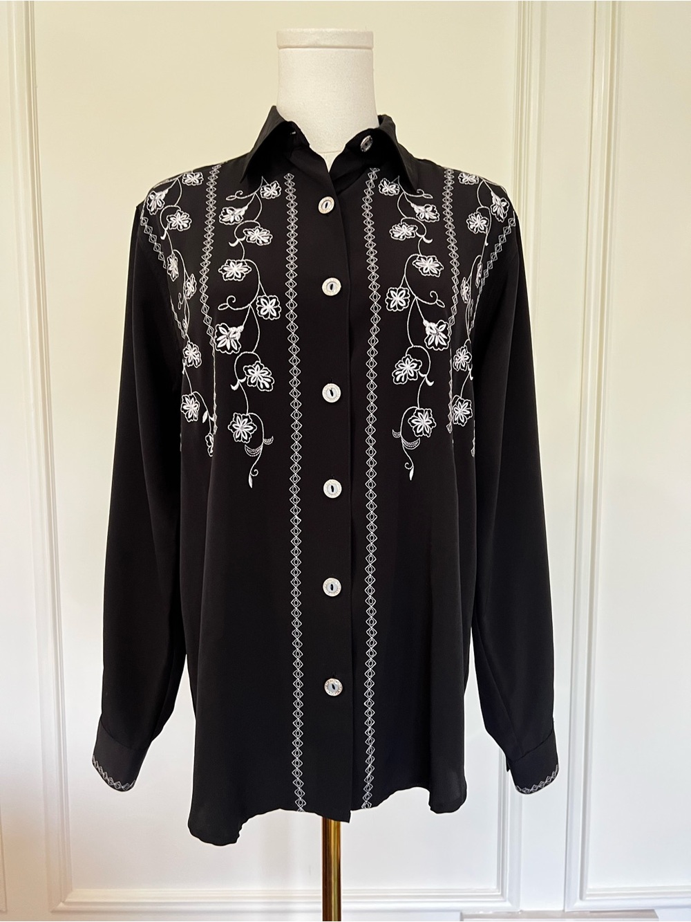 Black Floral Embroidered‎ Button Blouse Western Boho Vintage Size M Chagall